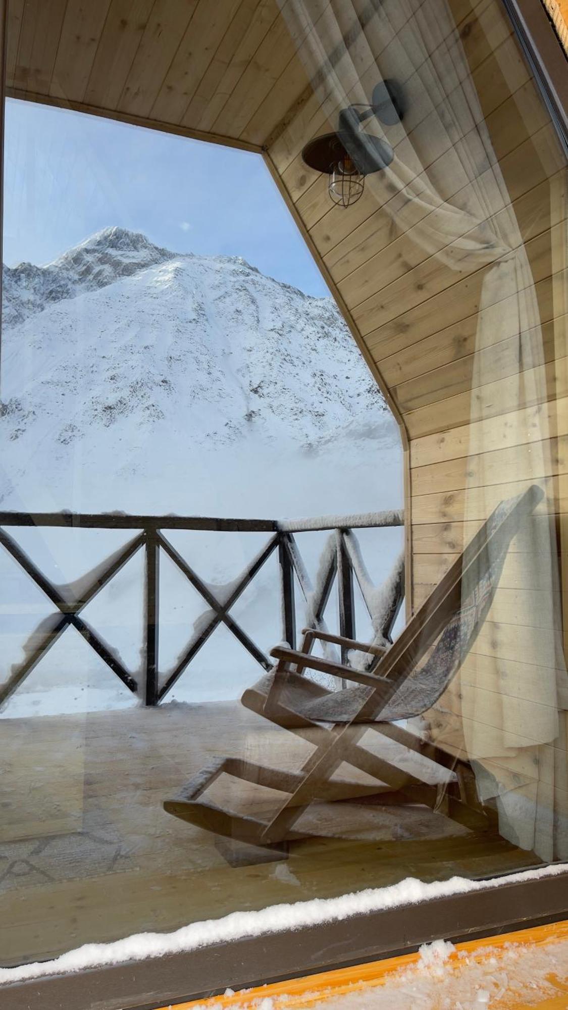 View Villa Kazbegi Eksteriør billede