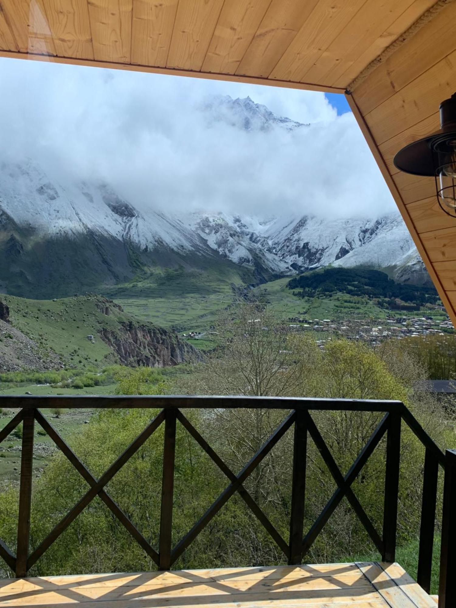 View Villa Kazbegi Eksteriør billede