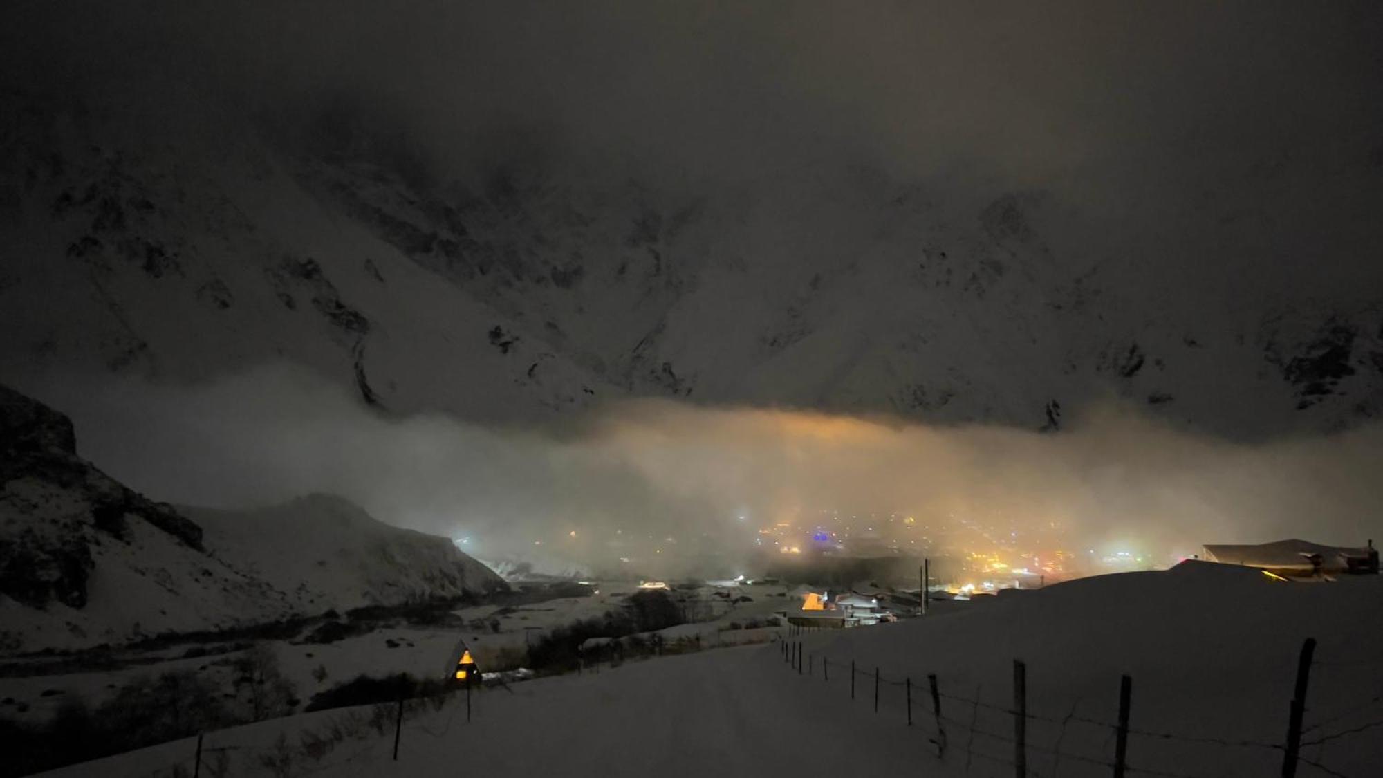 View Villa Kazbegi Eksteriør billede