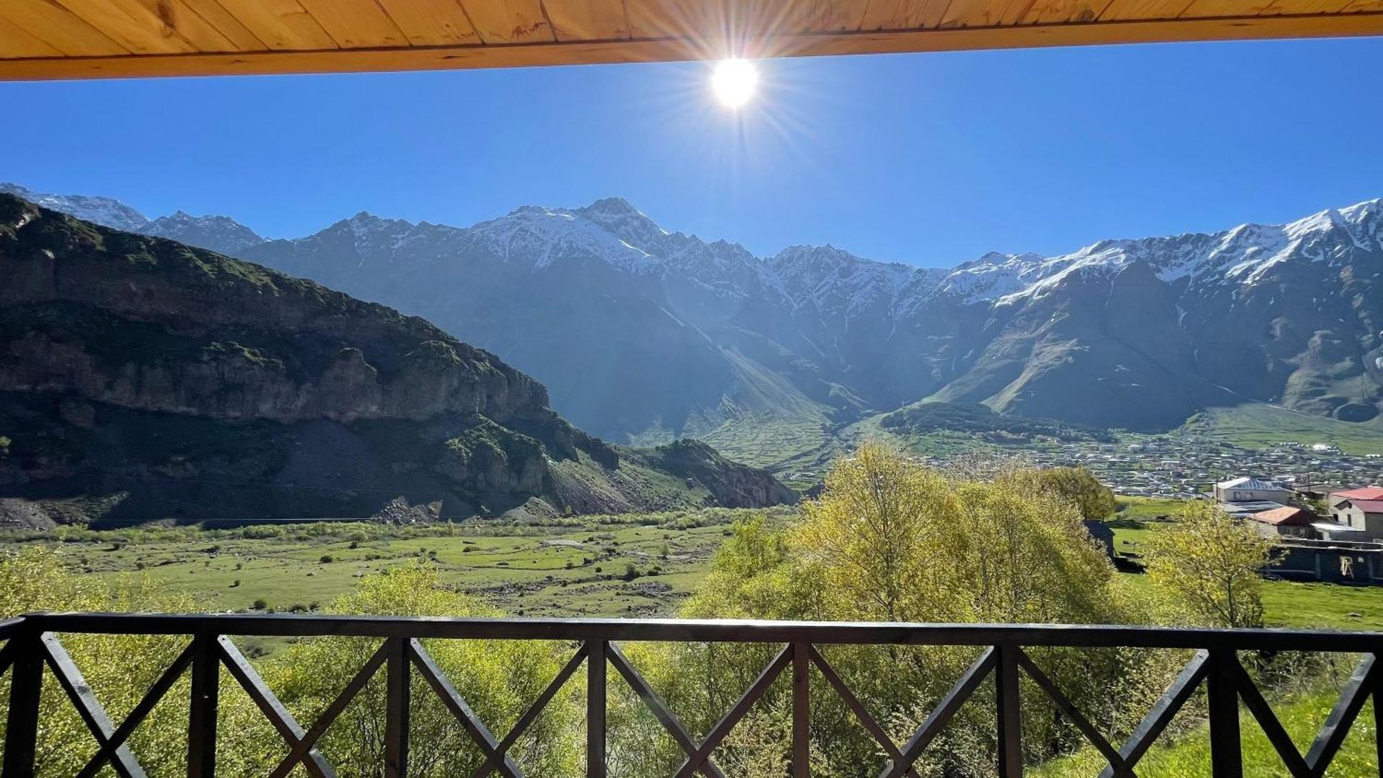 View Villa Kazbegi Eksteriør billede