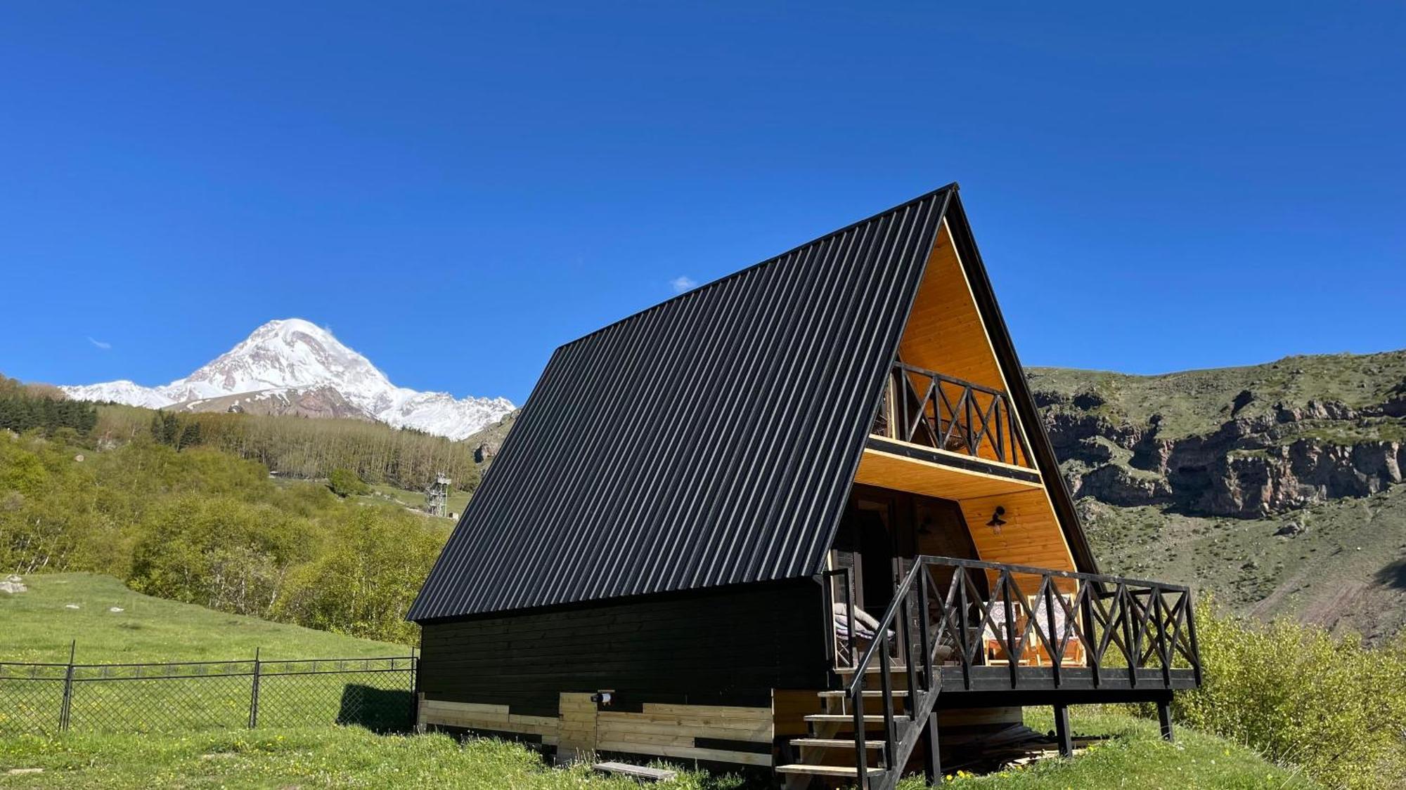 View Villa Kazbegi Eksteriør billede